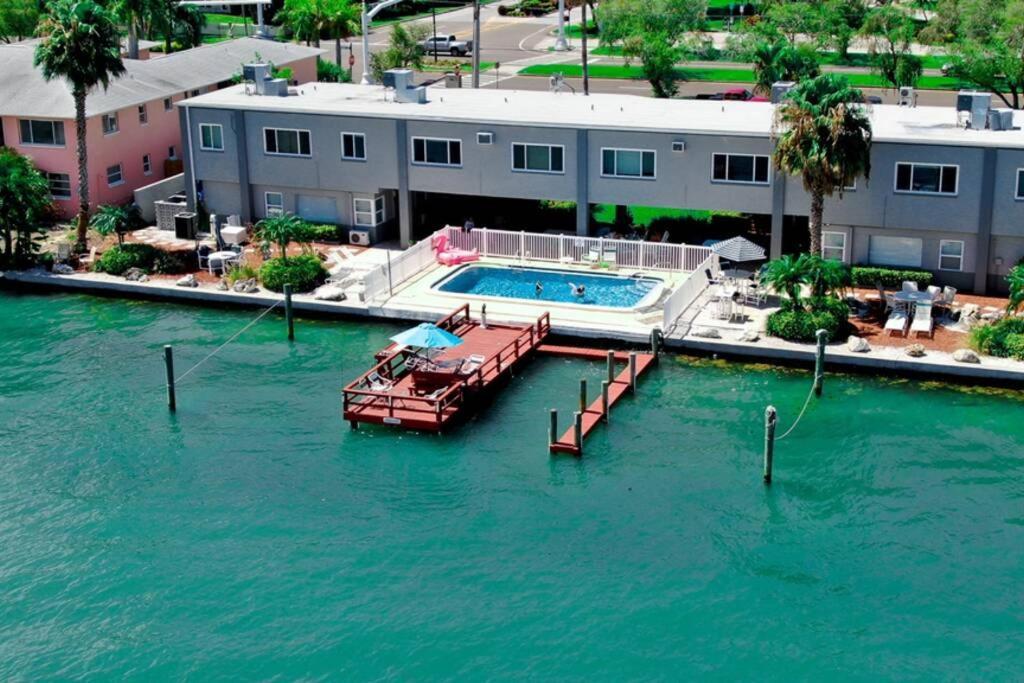 102-Tiny Treasure-Waterfront With Heated Pool Appartement St. Pete Beach Buitenkant foto