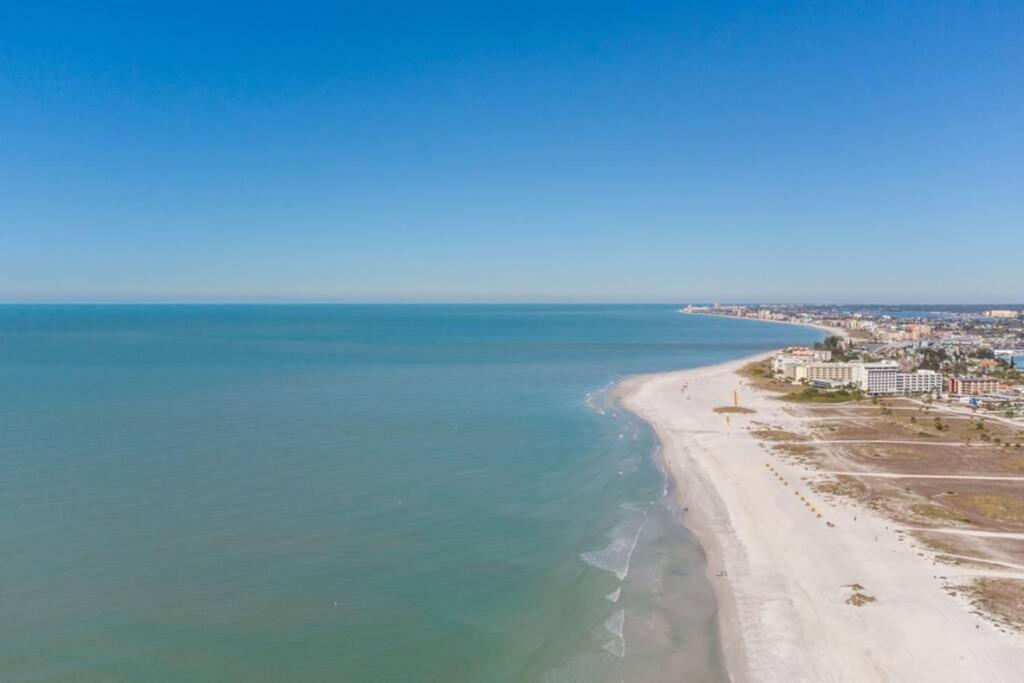 102-Tiny Treasure-Waterfront With Heated Pool Appartement St. Pete Beach Buitenkant foto