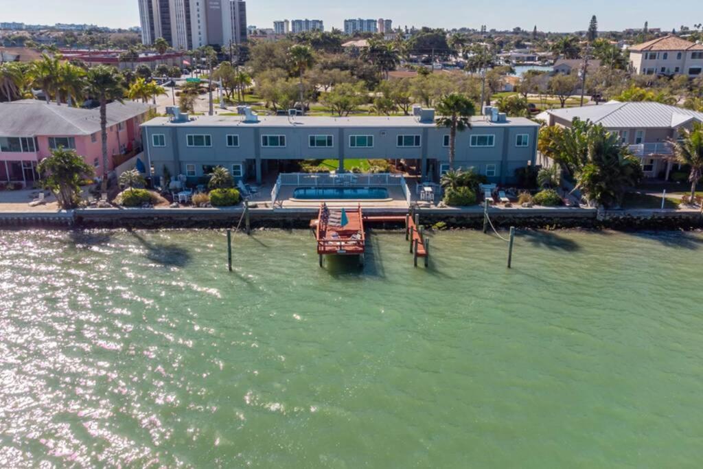 102-Tiny Treasure-Waterfront With Heated Pool Appartement St. Pete Beach Buitenkant foto