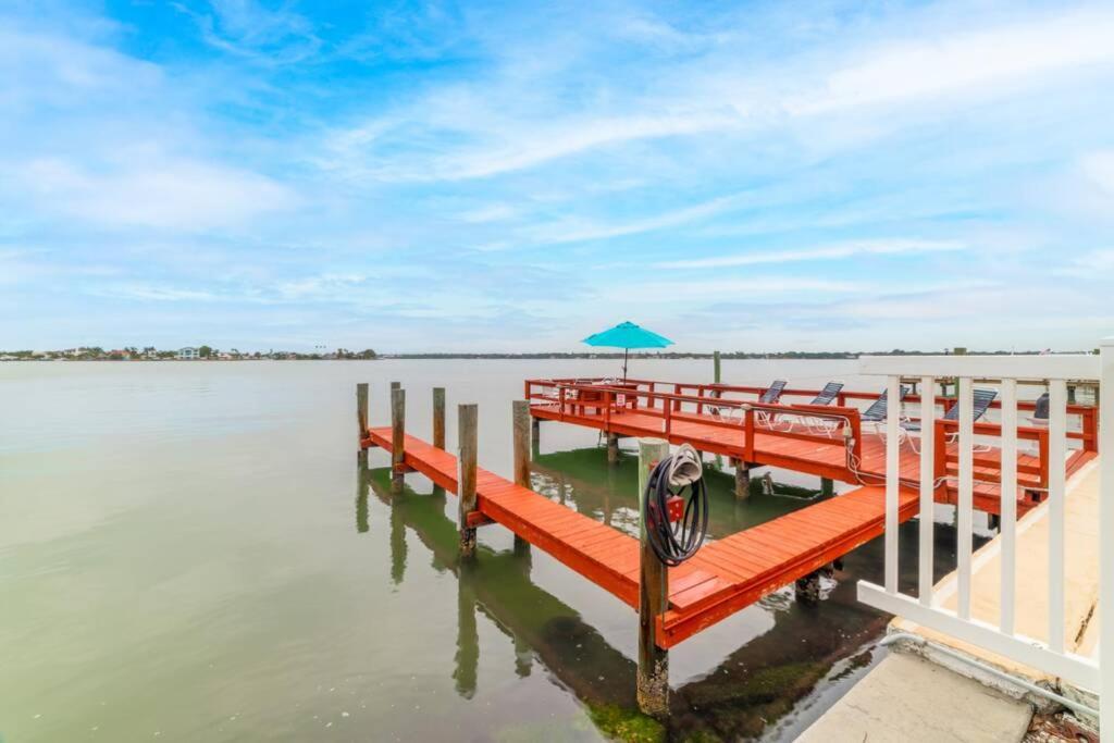 102-Tiny Treasure-Waterfront With Heated Pool Appartement St. Pete Beach Buitenkant foto