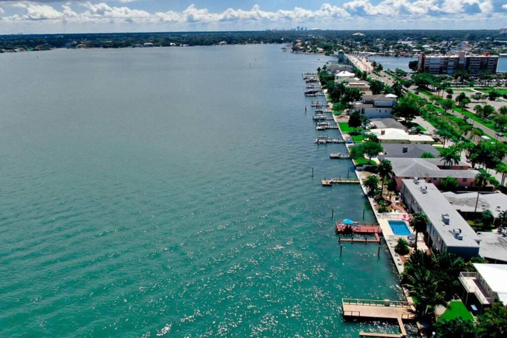 102-Tiny Treasure-Waterfront With Heated Pool Appartement St. Pete Beach Buitenkant foto