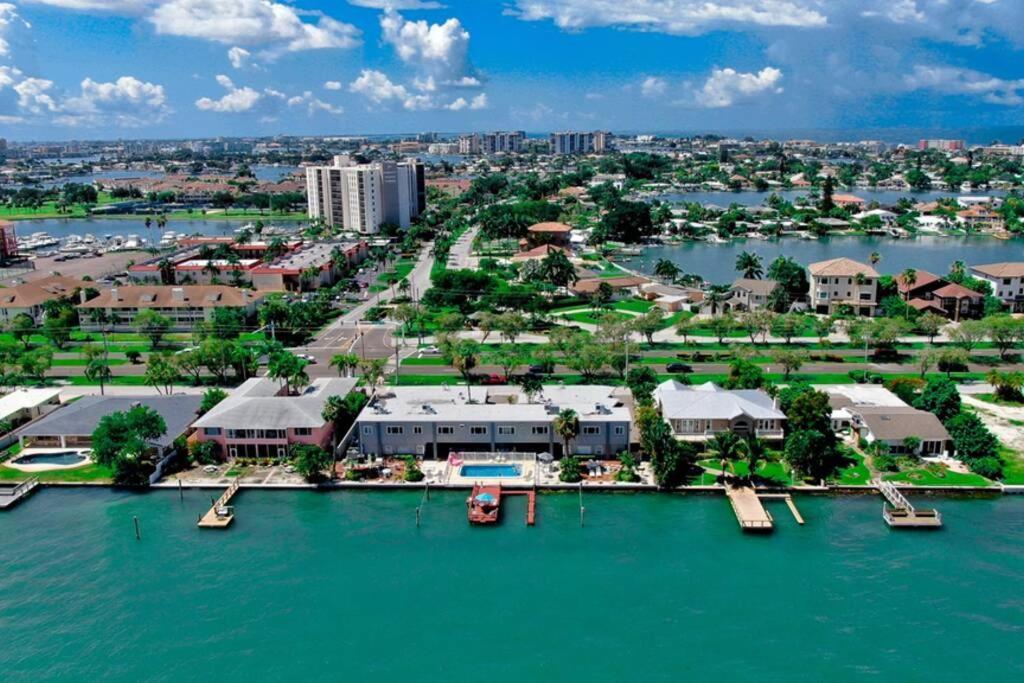 102-Tiny Treasure-Waterfront With Heated Pool Appartement St. Pete Beach Buitenkant foto