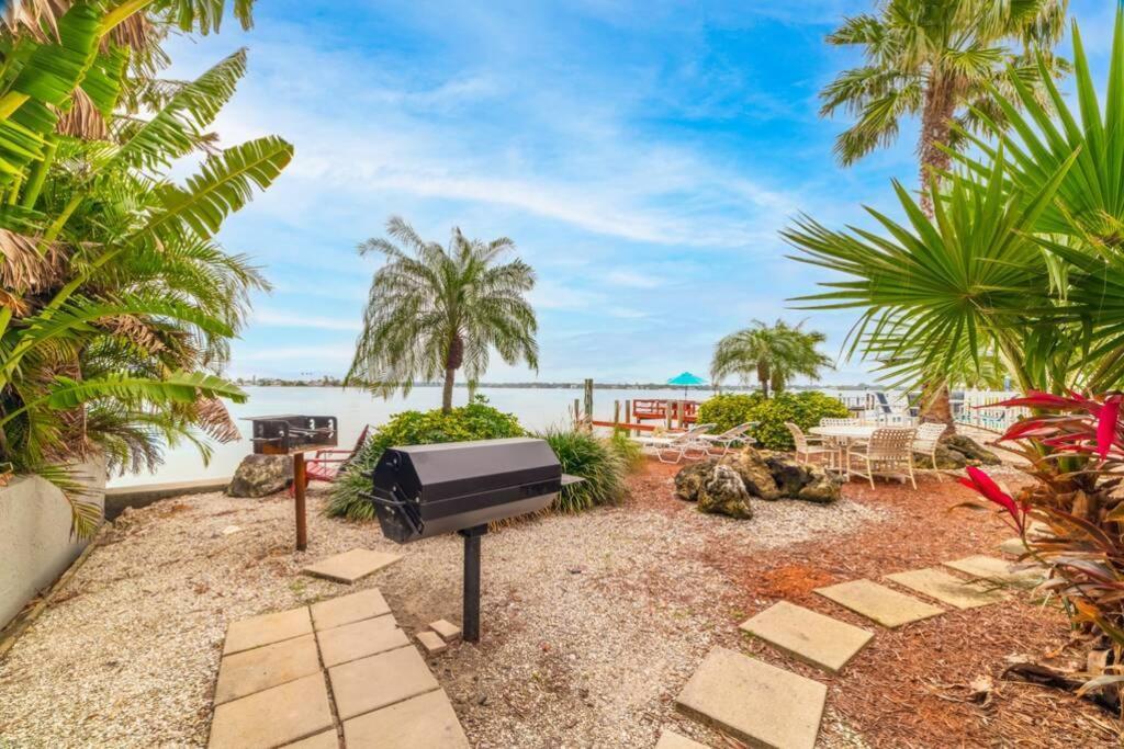 102-Tiny Treasure-Waterfront With Heated Pool Appartement St. Pete Beach Buitenkant foto